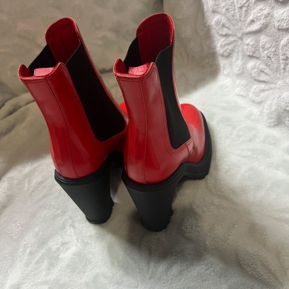 TRADE ALEXANDER MCQUEEN CHELSEA BOOTS -RED LEATHER -SIZE 37.5 / 7.5 US , NEW - Picture 10 of 11
